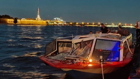 На Неве в центре Петербурга столкнулись теплоходы