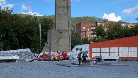 Полиция заинтересовалась школьниками, хулиганившими с Вечным огнем