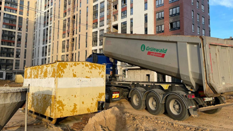 Водитель грузовика погиб на московской стройке от удара током