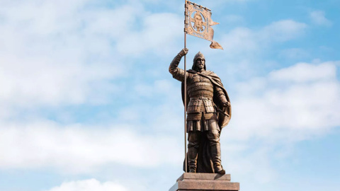 Памятник Александру Невскому с цитатой SHAMAN открыли в Липецке