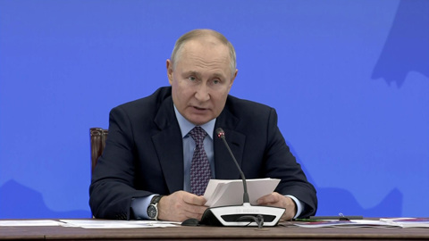 "Такой богатый, а денег просит": Путин в шутку пристыдил Грефа