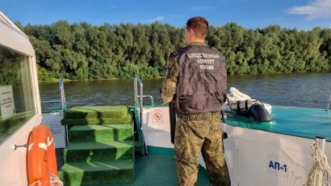 На Ямале продолжаются поиски капитана и моториста затонувшего теплохода