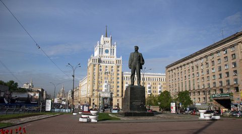На Тверской машина насмерть сбила пешехода