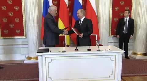 Путин пообещал Тибилову миллиард рублей