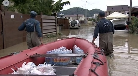 После наводнения в Сочи - большая уборка