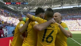 Австралийцы забивают ответный мяч