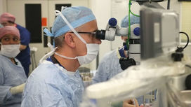 Операцию на сетчатке человеческого глаза впервые выполнили с помощью робота