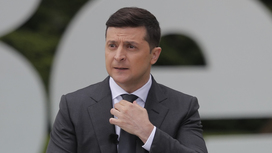 Охрана Зеленского оттеснила журналистку, задающую неудобные вопросы