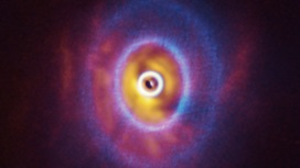 Форма протопланетного диска системы GW Ориона. Фиолетовым выделено внутреннее кольцо, а также внутренний и внешний края самого диска (по данным инструмента ALMA).