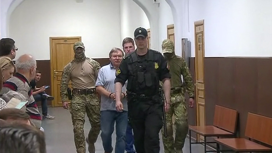 Адвокат: Михаил Мень не признает вину