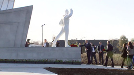 Путин возложил цветы к памятнику Гагарину в Энгельсе