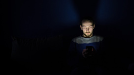 Первое исследование "ночного режима" смартфонов показало неожиданный результат