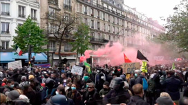 Газ, гранаты, фейерверки: столкновения в Париже
