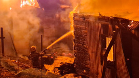 Женщина и двое мужчин погибли при пожаре в квартире в Кузбассе
