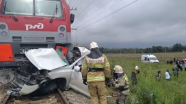 Два человека погибли в ДТП с пассажирским поездом