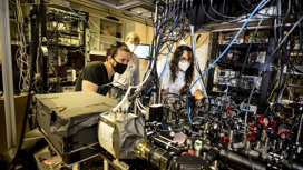 Новый рекорд: квантовый симулятор научили управлять 256 кубитами