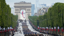 Париж содрогнется от салюта: Макрон забыла маску в День взятия Бастилии