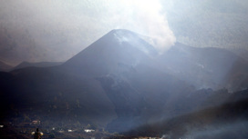 Вулкан заваливает Пальму глыбами размером с трехэтажный дом