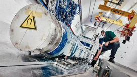 Эксперимент FASER проводится на Большом адронном коллайдере в Швейцарии.