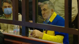 Растратчик Саакашвили устроил в суде представление в жовто-блакитных цветах
