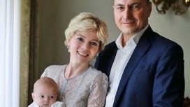 Телеведущая Елена Николаева поделилась снимками с крестин сына