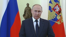 Путин поздравил женщин с 8 Марта и рассказал о новых мерах поддержки семей