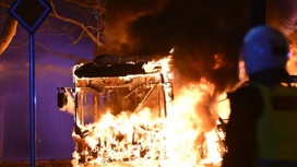 Противники ультраправых подожгли автобус в шведском Мальме