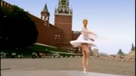 Анастасия Волочкова танцует на Красной площади