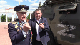 Ветеран дал команду поднять знамя Победы в Мелитополе