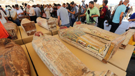 250 саркофагов с мумиями и 150 статуэток богов обнаружены в гробницах Египта