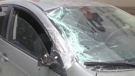 Два длинномера и легковой автомобиль столкнулись в Екатеринбурге