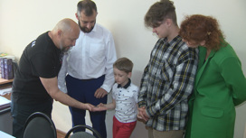 Родным волгоградского ветерана вернули награду прадедушки