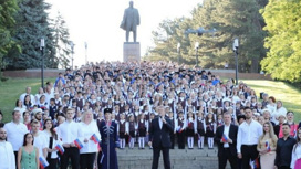 Лещенко вместе с тысячей жителей Пятигорска спел гимн России