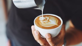 Кофеманы всего мира могут смело продолжать наслаждаться любимым напитком: до трёх чашек кофе в день только полезны для здоровья.