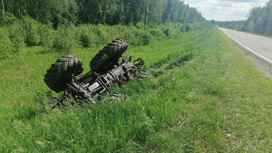 Трактор перевернулся во время окоса обочин в Кожевниковском районе, водитель доставлен в больницу