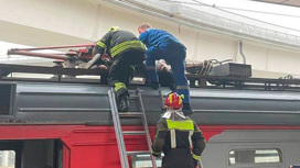 12-летний зацепер попал в больницу после поездки на крыше электропоезда в Москве