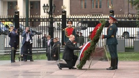Президент возложил цветы к Могиле Неизвестного солдата