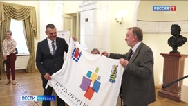 Петрозаводску вручили флаг Петровского города
