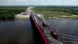 По международному мосту с начала открытия прошли больше сотни грузовиков