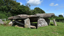 Археологи начали раскопки близ Камня Артура