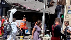 В Париже автобус врезался в магазин, семь человек пострадали