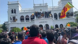 Лидеры партий Шри-Ланки призывают к отставке премьер-министра