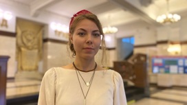 Суд закрыл административное дело уехавшей из России депутата Пироговой