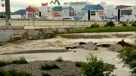 Стихия на Кубани: затоплены дороги, разрушено кафе
