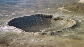 Аризонский кратер, возникший после падения метеорита Каньон-Дьябло. Масса этого монстра составляла около 300 тысяч тонн.