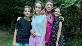 Лепс показал фото из отпуска с тремя детьми