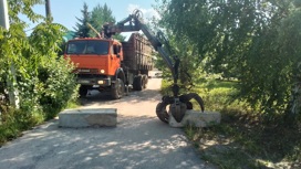 В Ивановском районе снесли шлагбаум и бетонные блоки на дороге