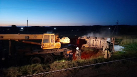 Цистерна с 20 тоннами кислоты опрокинулась на трассе в Удмуртии