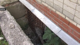 Жильцы тюменской пятиэтажки пожаловались на парящий подвал и горячие батареи