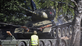 В Эстонии преследуют защитников памятника Т-34